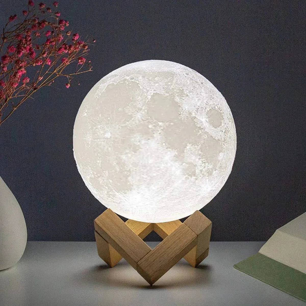 Luminária de Lua Estrelada D5 8cm em madeira, luz LED decorativa que imita a lua.