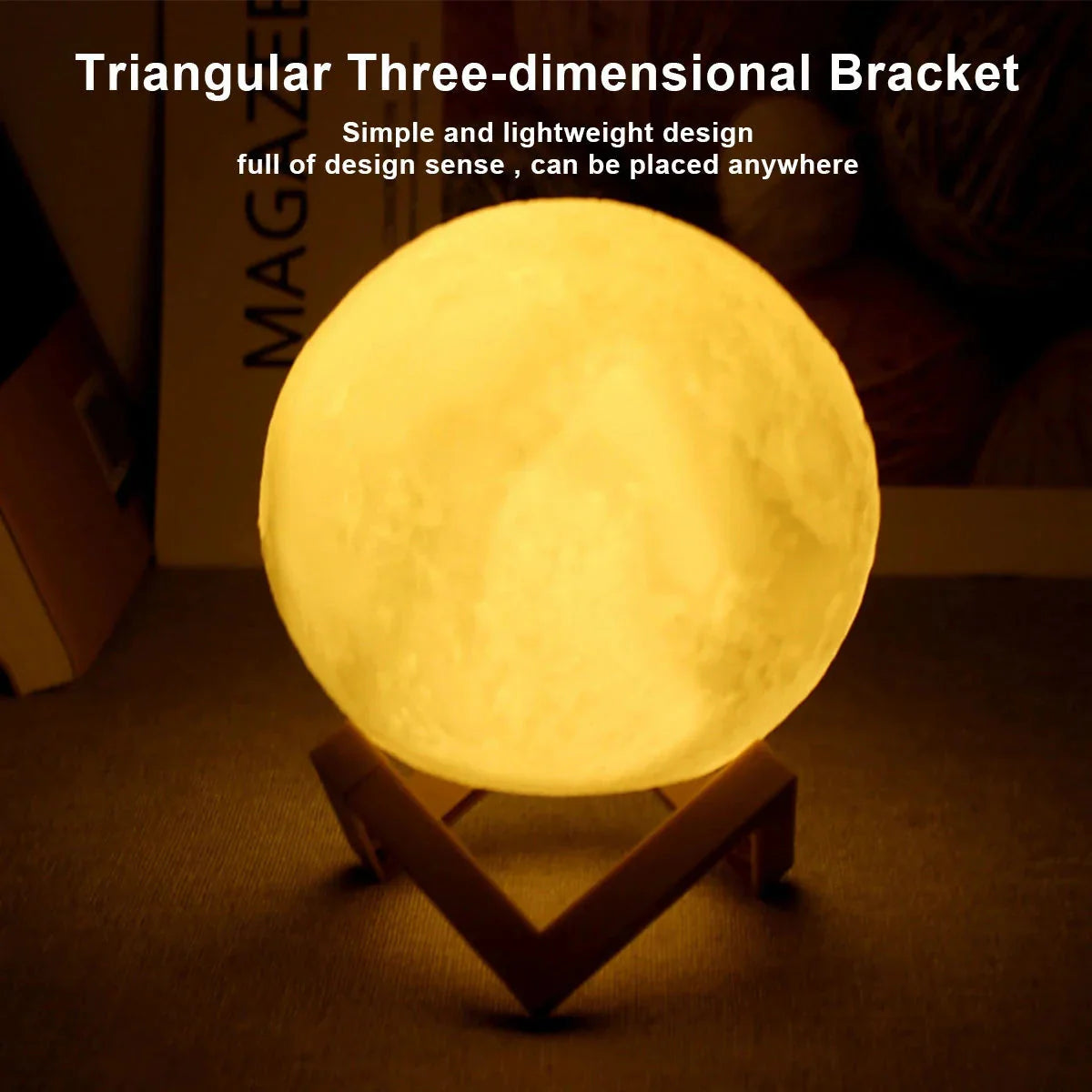 Luminária de Lua Estrelada D5 8cm em suporte triangular, luz LED decorativa com design simples e elegante.